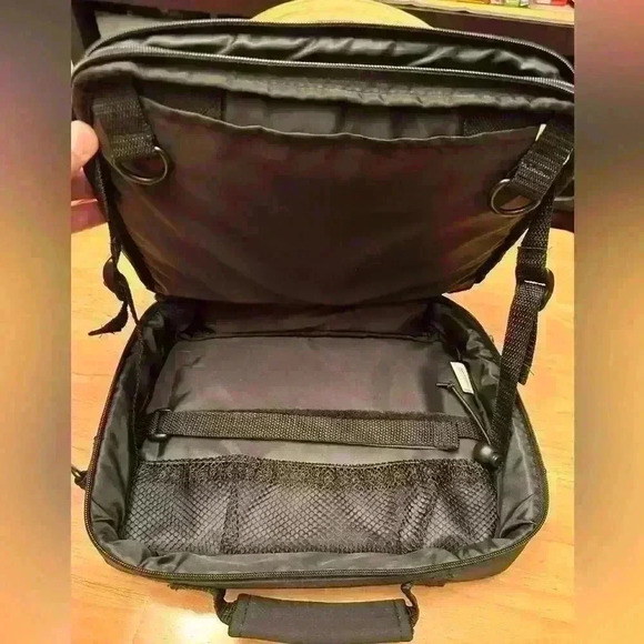 Targus In Car Portable DVD Player Case - 10 in - Picture 2 of 10